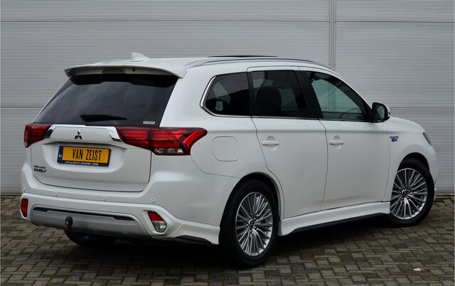 Mitsubishi OUTLANDER PHEV 2.4 INSTYLE 4WD | PLUG IN HYBRID | V2G | FULL OPTIONS | ADAPTIEF CRUISE | SCHUIFDAK | VERLAAGD | TREKHAAK 1500KG | SPORTPAKKET | ALL IN RIJKLAARPRIJS
