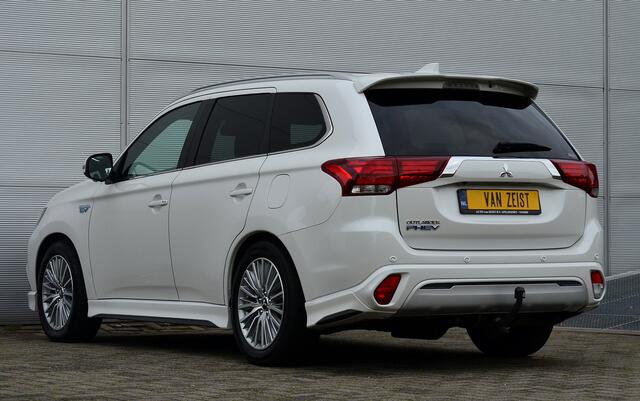 Mitsubishi OUTLANDER PHEV 2.4 INSTYLE 4WD | PLUG IN HYBRID | V2G | FULL OPTIONS | ADAPTIEF CRUISE | SCHUIFDAK | VERLAAGD | TREKHAAK 1500KG | SPORTPAKKET | ALL IN RIJKLAARPRIJS