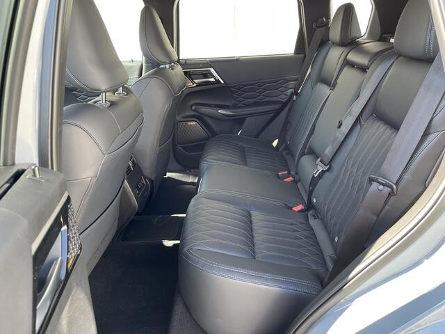 Mitsubishi OUTLANDER 2.4 PHEV Instyle / ¤6.000,- Voordeel Op Nieuwprijs / Nieuw Model 2025 / Elektrische Range 86 KM WLTP / 1600KG Trekgewicht / 8 Jaar Fabrieksgarantie