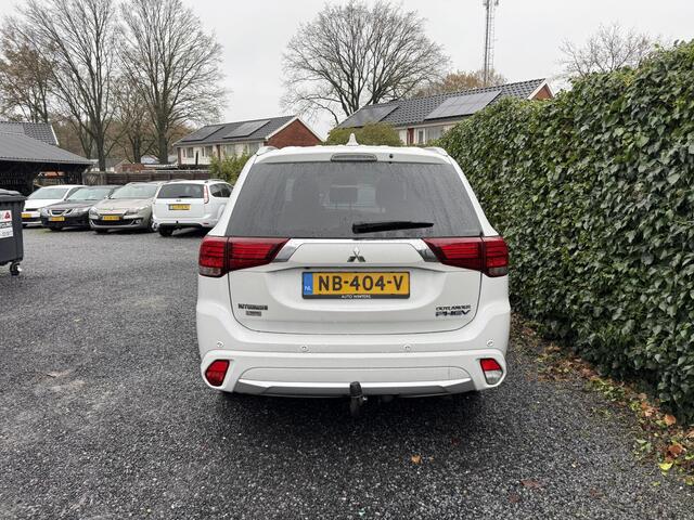 Mitsubishi OUTLANDER 2.0 PHEV Prestige | Leer | Schuifdak | Navi | Autom. Airco | Cruise Control | Stoel + Stuur verwarming | Trekhaak | Privacy Glass | PDC | 360 Camera | Nieuwe APK!