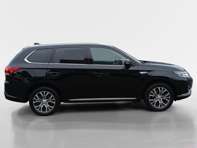 Mitsubishi OUTLANDER 2.0 PHEV Premium | LED | Stoel en stuurverwarming | Camera | LM Velgen | Trekhaak |