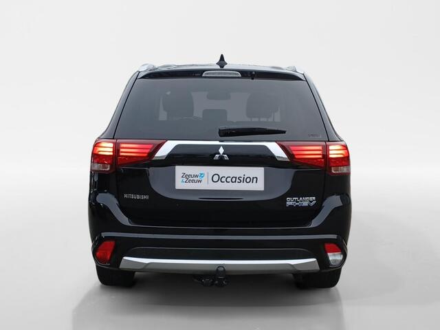 Mitsubishi OUTLANDER 2.0 PHEV Premium | LED | Stoel en stuurverwarming | Camera | LM Velgen | Trekhaak |