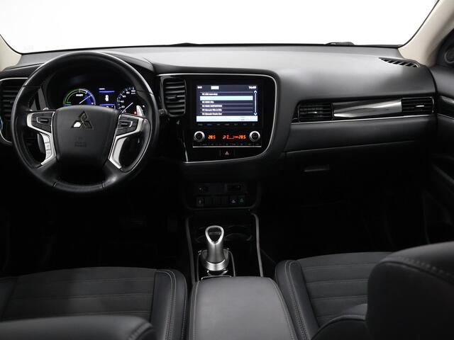 Mitsubishi OUTLANDER 2.4 PHEV Intense+ | Camera | Navigatie | Stoelverwarming | Cruise Control | Climate Control | DAB | Apple CarPlay/Android Auto |