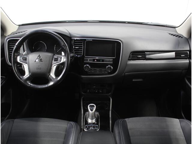 Mitsubishi OUTLANDER 2.4 PHEV Intense+ CAMERA | CARPLAY | CLIMATE | AFNTRHAAK | SCHUIFDAK | DAB | LMV18 | CRUISE | LED | STOELVERW