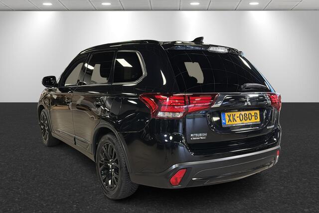 Mitsubishi OUTLANDER 2.0 Black edition Trekhaak,7persoon, 360 camera