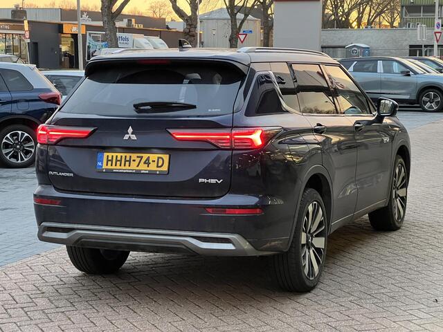 Mitsubishi OUTLANDER 2.4 PHEV Instyle | Panoramadak | Leder | Stoelverwarming- en verkoeling