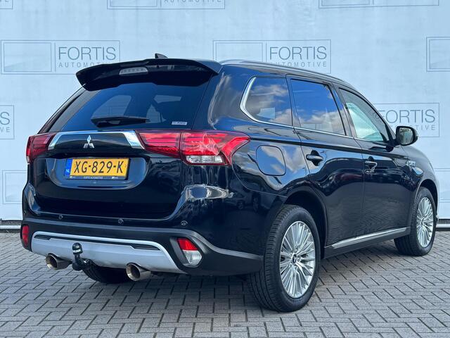 Mitsubishi OUTLANDER 2.4 PHEV Intense+ TREKHAAK | PANODAK |