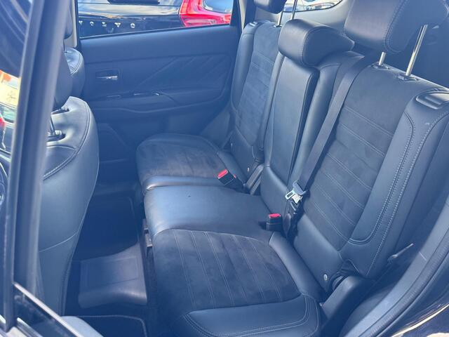 Mitsubishi OUTLANDER 2.4 PHEV Intense+ TREKHAAK | PANODAK |