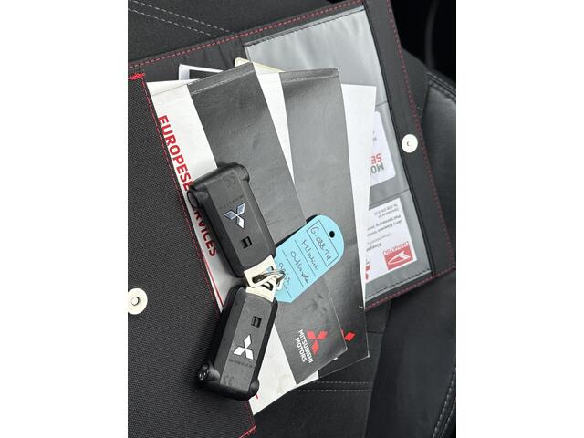 Mitsubishi OUTLANDER 2.4 PHEV Intense+ / 1e Eigenaar / Origineel Nederlands geleverd / All Season banden / Full LED / Navigatie / Apple CarPlay/Android Auto / Stoel/Stuurverwarming / Elektrische achterklep / Schuif/Kanteldak /