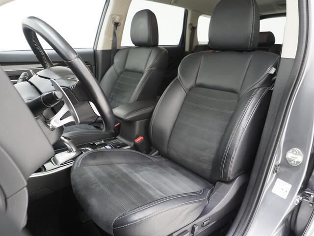 Mitsubishi OUTLANDER 2.4 PHEV Intense | Camera | Keyless | Power Sound | Trekhaak | Stoelverwarming | Carplay