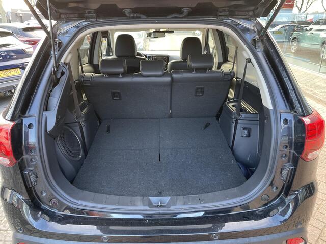 Mitsubishi OUTLANDER 2.0 2WD Limited+ | Trekhaak | Leder | Carplay/Android | 7 Persoons |