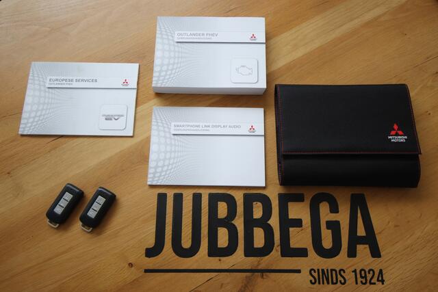 Mitsubishi OUTLANDER 2.0 2WD Limited+ Automaat 7 zitter