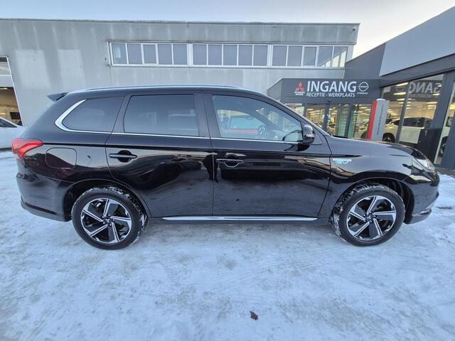 Mitsubishi OUTLANDER 2.4 PHEV S-Edition | Navigatie |