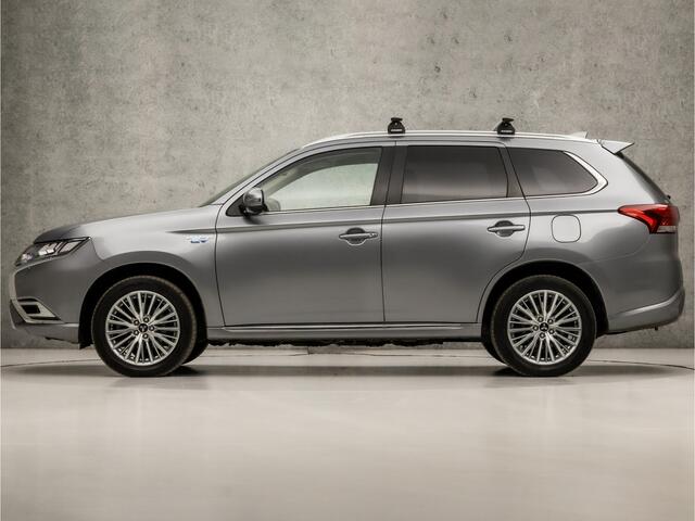Mitsubishi OUTLANDER 2.4 PHEV Intense 225Pk Automaat (GROOT NAVI, LEDER/ALCANTARA, CAMERA, STOELVERWARMING, SPORTSTOELEN, GETINT GLAS, CRUISE, KEYLESS, ELEK ACHTERKLEP, NIEUWSTAAT)