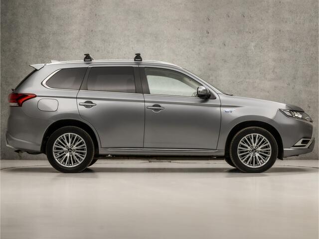Mitsubishi OUTLANDER 2.4 PHEV Intense 225Pk Automaat (GROOT NAVI, LEDER/ALCANTARA, CAMERA, STOELVERWARMING, SPORTSTOELEN, GETINT GLAS, CRUISE, KEYLESS, ELEK ACHTERKLEP, NIEUWSTAAT)