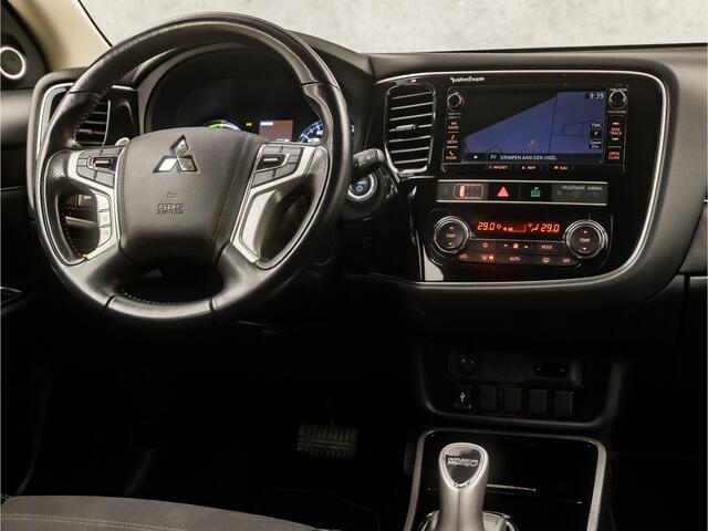 Mitsubishi OUTLANDER 2.4 PHEV Intense 225Pk Automaat (GROOT NAVI, LEDER/ALCANTARA, CAMERA, STOELVERWARMING, SPORTSTOELEN, GETINT GLAS, CRUISE, KEYLESS, ELEK ACHTERKLEP, NIEUWSTAAT)