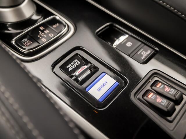 Mitsubishi OUTLANDER 2.4 PHEV Intense 225Pk Automaat (GROOT NAVI, LEDER/ALCANTARA, CAMERA, STOELVERWARMING, SPORTSTOELEN, GETINT GLAS, CRUISE, KEYLESS, ELEK ACHTERKLEP, NIEUWSTAAT)