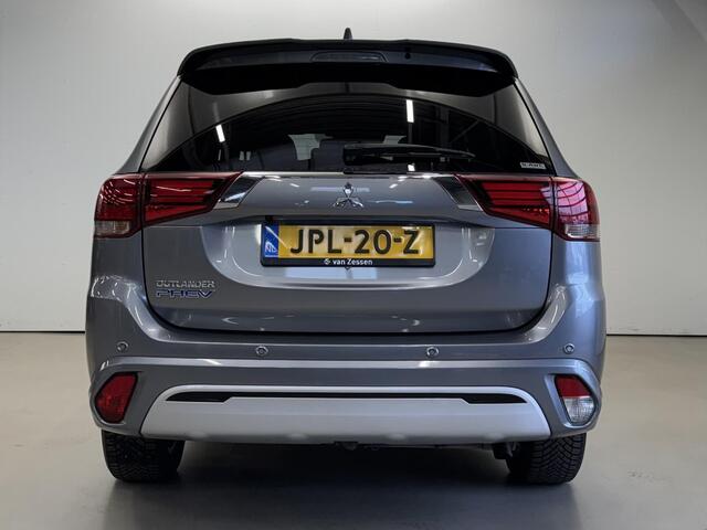Mitsubishi OUTLANDER 2.4 PHEV Instyle | Schuifdak | Dealer onderhouden | Trekhaak | Leder | Garantie tot 19-08-2028!