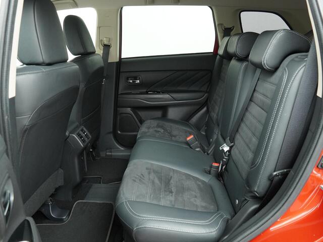 Mitsubishi OUTLANDER 2.4 PHEV Pure - Apple Carplay/Android Auto - Trekhaak - Climate Control