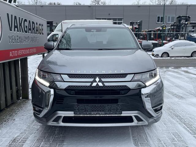 Mitsubishi OUTLANDER 2.4 PHEV Instyle 18"/Trekhaak/LED/Leder/Zonnedak/Stoel + stuurverwarming/Dodehoek/PDC v+a/360 Camera/Apple Carplay & Android Auto