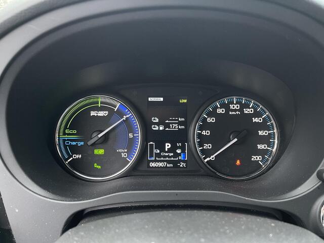 Mitsubishi OUTLANDER 2.4 PHEV Instyle 18"/Trekhaak/LED/Leder/Zonnedak/Stoel + stuurverwarming/Dodehoek/PDC v+a/360 Camera/Apple Carplay & Android Auto