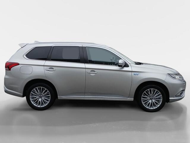 Mitsubishi OUTLANDER 2.4 PHEV Instyle | Alle Opties | Schuifdak | Leder | Adap cruise | Camera PDC v+a | Afn trekhaak |