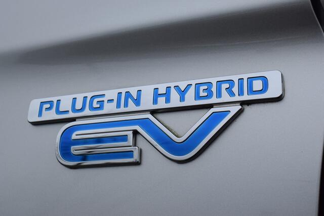 Mitsubishi OUTLANDER 2.4 PHEV Intense S | Trekhaak | AWD | Stoelverwarming | Climate Control