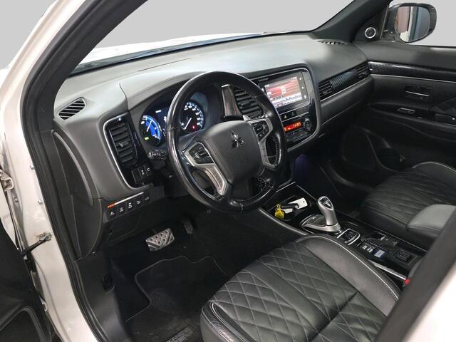 Mitsubishi OUTLANDER 2.4 PHEV S-Edition | Automaat | 4WD | Pano | trekhaak | Volleder | Stoel/Stuur verwarming | 360 Camera |