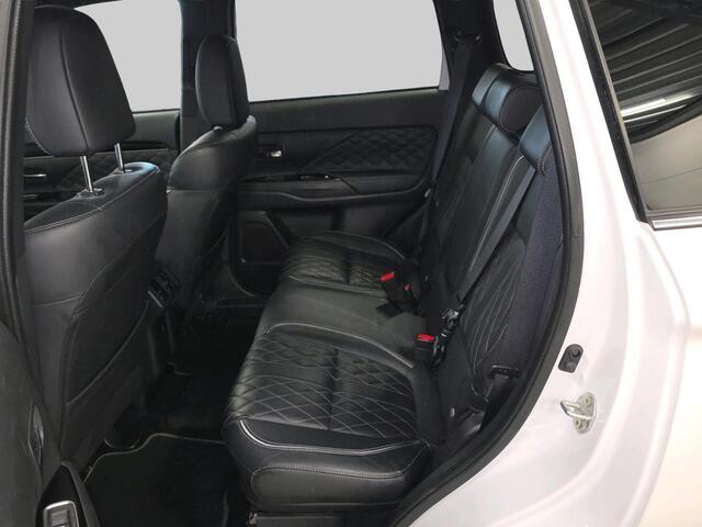 Mitsubishi OUTLANDER 2.4 PHEV S-Edition | Automaat | 4WD | Pano | trekhaak | Volleder | Stoel/Stuur verwarming | 360 Camera |