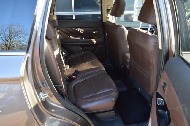 Mitsubishi OUTLANDER 2.0 PHEV PrestigeAutomaat, Electrische dakraam | Stuur/stoelverw