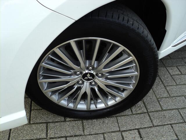 Mitsubishi OUTLANDER 2.4 PHEV Intense | 4WD | 240 PK | AUTOMAAT | DEALER ONDERHOUDEN | 1E EIGENAAR |