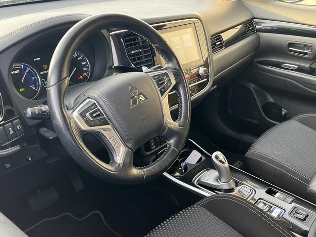 Mitsubishi OUTLANDER 2.4 PHEV Pure+ | Nieuw Binnen | Camera | Climate Control | PDC | Stoel Verwarming | APK 05-01-2027 |