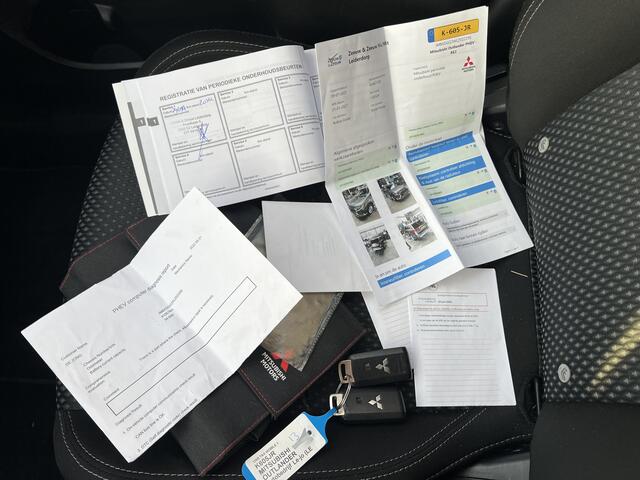 Mitsubishi OUTLANDER 2.4 PHEV Pure+ | Nieuw Binnen | Camera | Climate Control | PDC | Stoel Verwarming | APK 05-01-2027 |