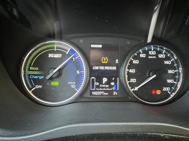 Mitsubishi OUTLANDER 2.4 PHEV Pure+ | Nieuw Binnen | Camera | Climate Control | PDC | Stoel Verwarming | APK 05-01-2027 |