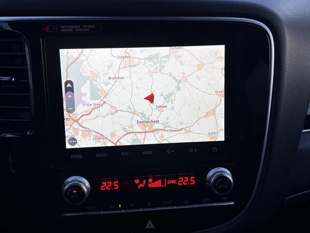 Mitsubishi OUTLANDER 2.4 PHEV Instyle AWD S-AWC Automaat / Dealer onderhouden / 1.500 kg trekhaak / Schuifdak / Camera 360° / Navigatie / Adapt. CC / Premium Audio / Leder / Elektrische stoel & klep / Stuur-, stoel- en voorruitverwarming / Apple Carplay Android /