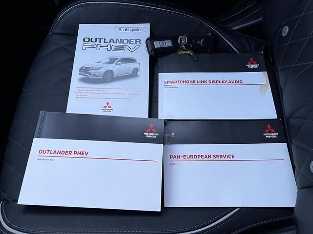 Mitsubishi OUTLANDER 2.4 PHEV Instyle AWD S-AWC Automaat / Dealer onderhouden / 1.500 kg trekhaak / Schuifdak / Camera 360° / Navigatie / Adapt. CC / Premium Audio / Leder / Elektrische stoel & klep / Stuur-, stoel- en voorruitverwarming / Apple Carplay Android /