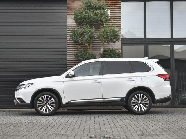 Mitsubishi OUTLANDER 2.0 Business Edition Navigatie Carplay Alcantara Bekleding 18 inch velgen Elektrische achterklep