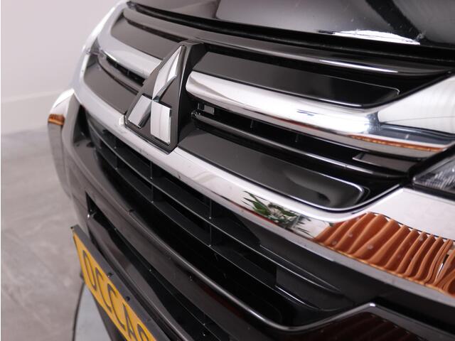 Mitsubishi OUTLANDER 2.0 Instyle, 7-Persoons, Keyless, Schuifdak,