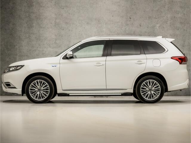 Mitsubishi OUTLANDER 2.4 PHEV Deluxe 225Pk Automaat (SCHUIFDAK, APPLE CARPLAY, 360 CAMERA, LEDER, ZWART HEMEL, ADAPTIVE CRUISE, GETINT GLAS, STOELVERWARMING, NIEUWE APK, NIEUWSTAAT)