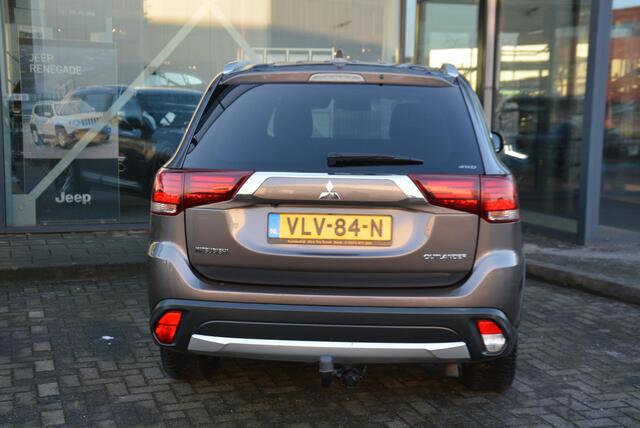 Mitsubishi OUTLANDER 2.2 DI-D Instyle 4WD | Grijs kenteken | Trekhaak