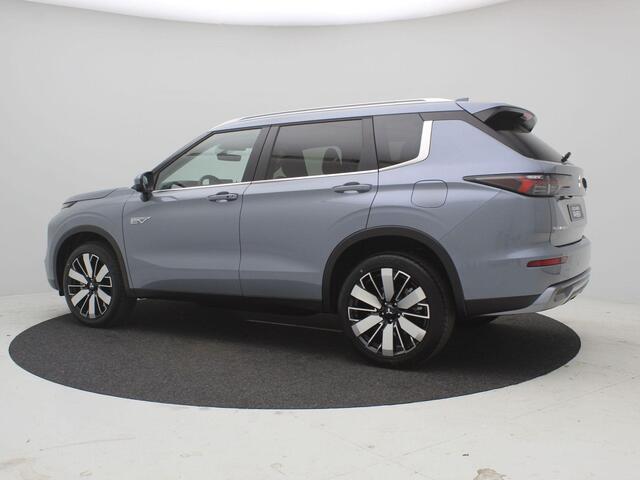 Mitsubishi OUTLANDER 2.4 PHEV First Edition / ¤ 6.000,- Voordeel Op Nieuwprijs / Prijs is Rijklaar / Direct leverbaar / Elektrische Range 86 KM WLTP / 1600KG Trekgewicht / 8 Jaar Fabrieksgarantie /
