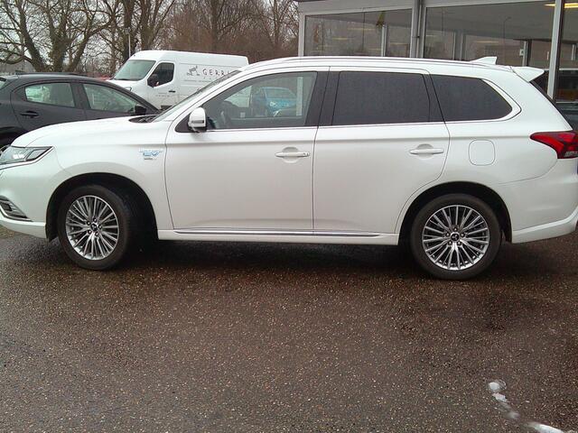 Mitsubishi OUTLANDER 2.4 PHEV Intense+ Automaat Staat in Hardenberg