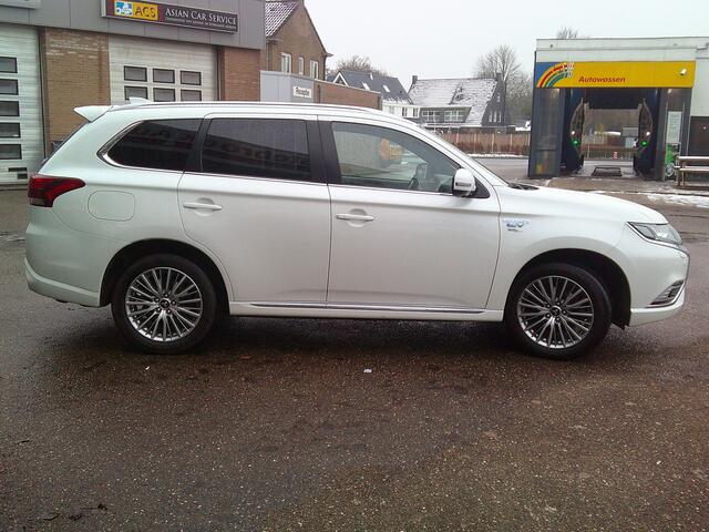Mitsubishi OUTLANDER 2.4 PHEV Intense+ Automaat Staat in Hardenberg