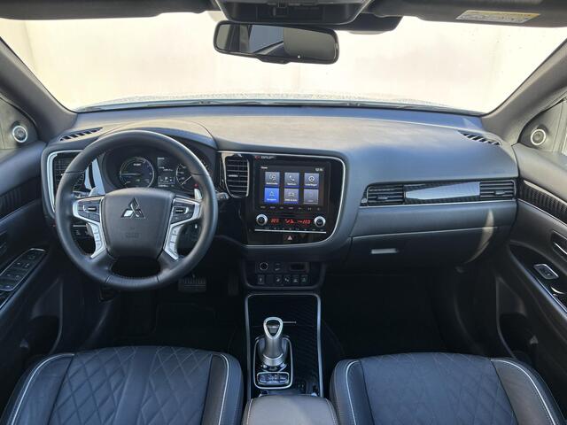 Mitsubishi OUTLANDER 2.4 PHEV Plug-in Instyle Automaat / Afn. Trekhaak / Garantie tot 9-2029 <160.000km / Adap Cruise / Dealer onderhouden / Panorama dak / 1500kg Trekgewicht / Rondomzicht Camera / Apple Carplay Android Auto / Allseason banden / Stuur & Stoelverwarming /