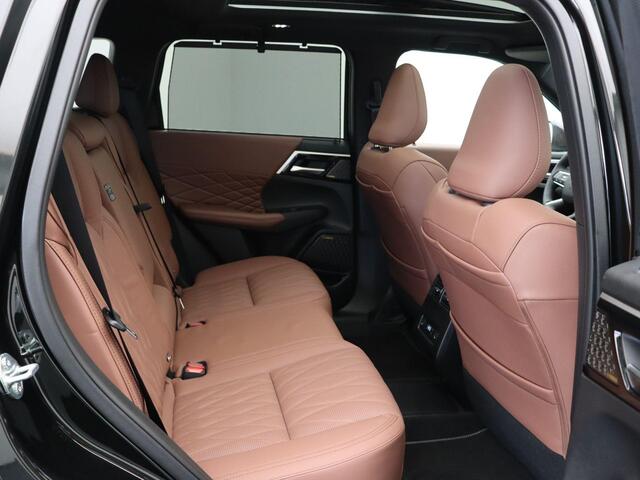 Mitsubishi OUTLANDER 2.4 PHEV Instyle+ | Trekhaak | Bruin lederen bekleding | Yamaha audio | Panoramadak | Stoelmassage |