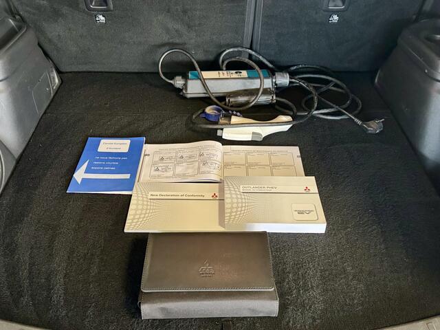 Mitsubishi OUTLANDER 2.0 PHEV Premium Leder, Trekhaak, Navi, Camera, PDC!