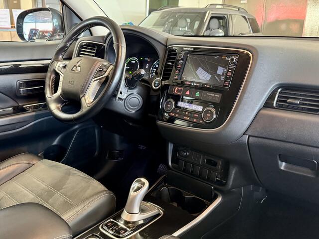 Mitsubishi OUTLANDER 2.0 PHEV Premium Leder, Trekhaak, Navi, Camera, PDC!