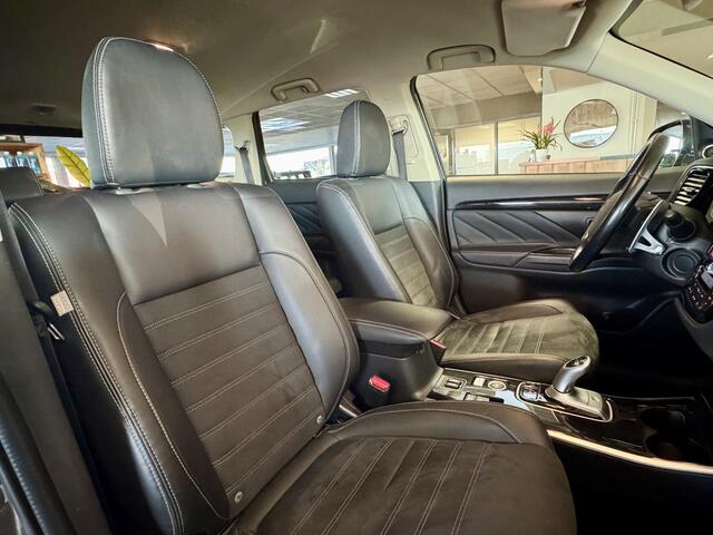 Mitsubishi OUTLANDER 2.0 PHEV Premium Leder, Trekhaak, Navi, Camera, PDC!