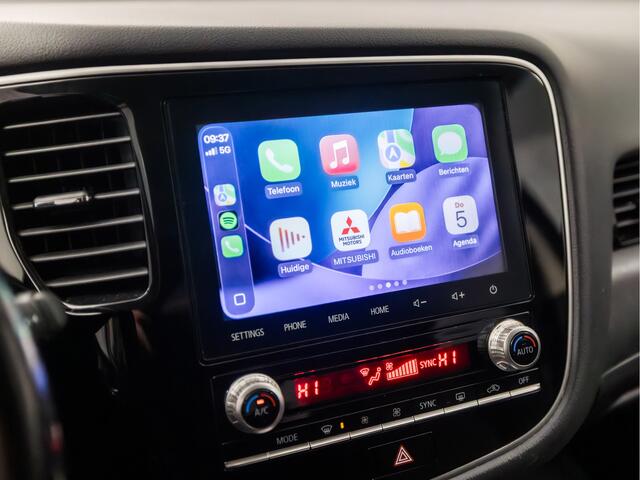 Mitsubishi OUTLANDER 2.4 PHEV Deluxe 225Pk Automaat (APPLE CARPLAY, CLIMATE, CAMERA, TREKHAAK, STOELVERWARMING, SPORTSTOELEN, KEYLESS, CRUISE, XENON, NIEUWSTAAT)