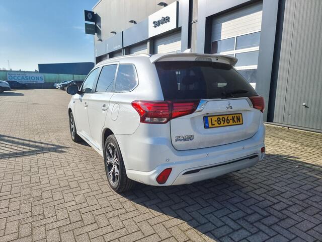 Mitsubishi OUTLANDER 2.4 PHEV Intense | Trekhaak | Applle CarPlay / Android Auto navigatie | Achteruitrijcamera |